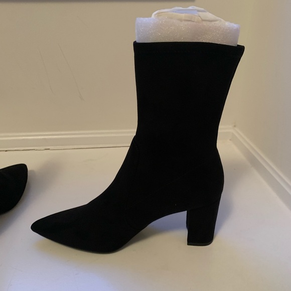 Black suede bootie size 38 US7.5 - Picture 1 of 4